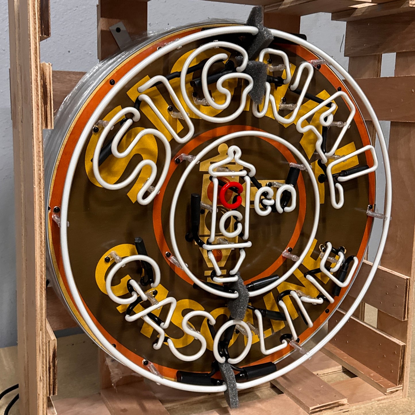 Signal Gasoline Traffic Light Neon Porcelain Sign with Can