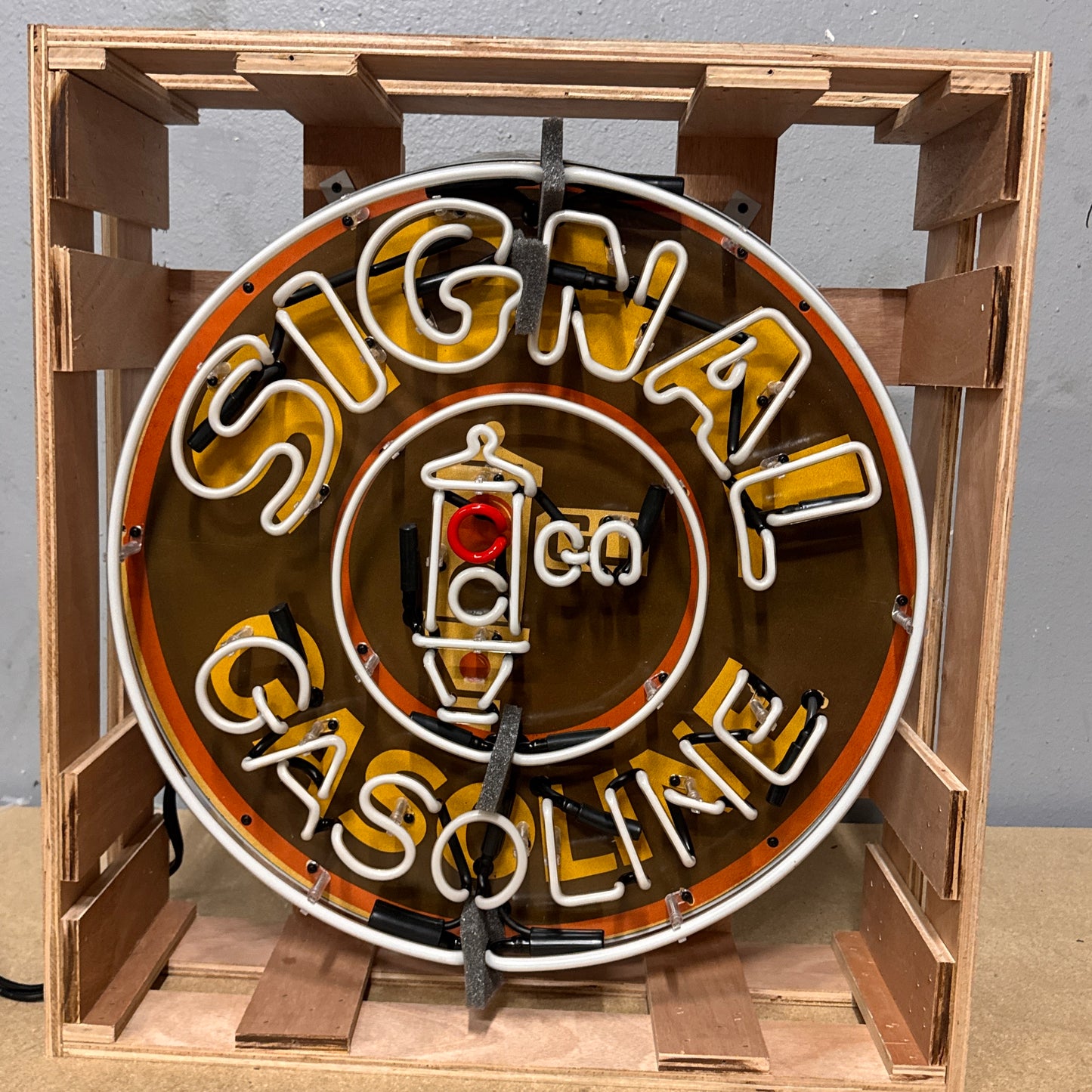 Signal Gasoline Traffic Light Neon Porcelain Sign with Can